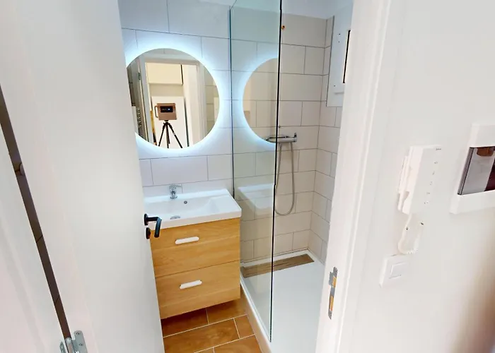 公寓 55e - Superbe Climatise Entierement Renove Au 5eme Et Dernier Etage Sur Le Bord De De *