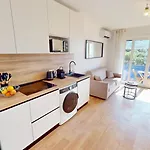 Appartement Superbe Climatisé Entièrement Rénové Au 5ème Et Dernier étage Sur Le Bord De De Menton