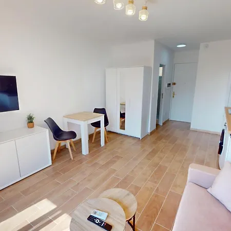 55e - Superbe Climatise Entierement Renove Au 5eme Et Dernier Etage Sur Le Bord De De Apartman Menton