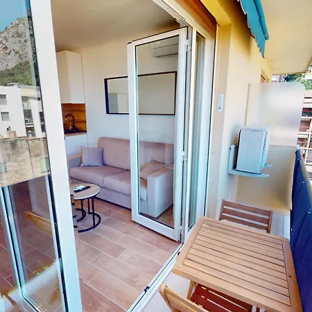 55e - Superbe Climatise Entierement Renove Au 5eme Et Dernier Etage Sur Le Bord De De Apartman