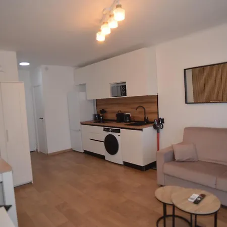 Superbe Climatisé Entièrement Rénové Au 5ème Et Dernier étage Sur Le Bord De De Appartement Menton