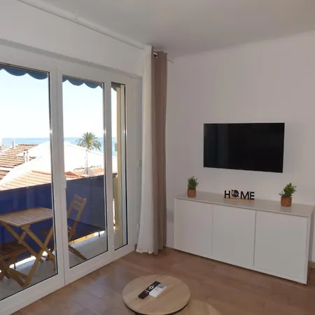 Апартаменти 55e - Superbe Climatise Entierement Renove Au 5eme Et Dernier Etage Sur Le Bord De De Мантон